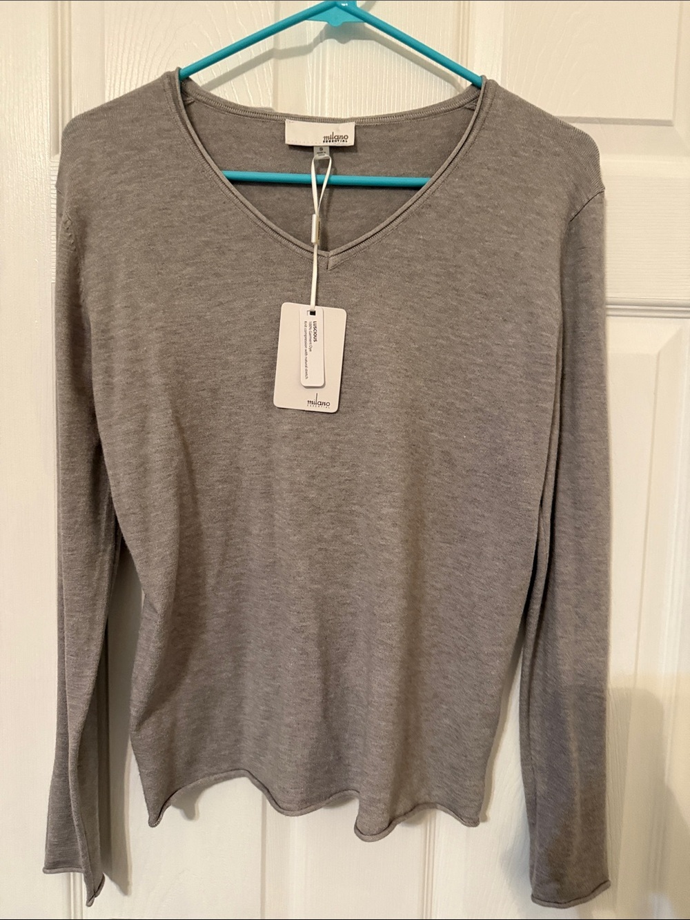 NWT Milano Gray V-Neck Lightweight Long Sleeve sweater
